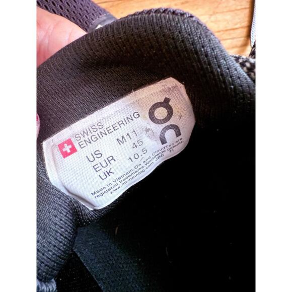 On men’s Cloudstratus original charcoal size 11 - Picture 9 of 10